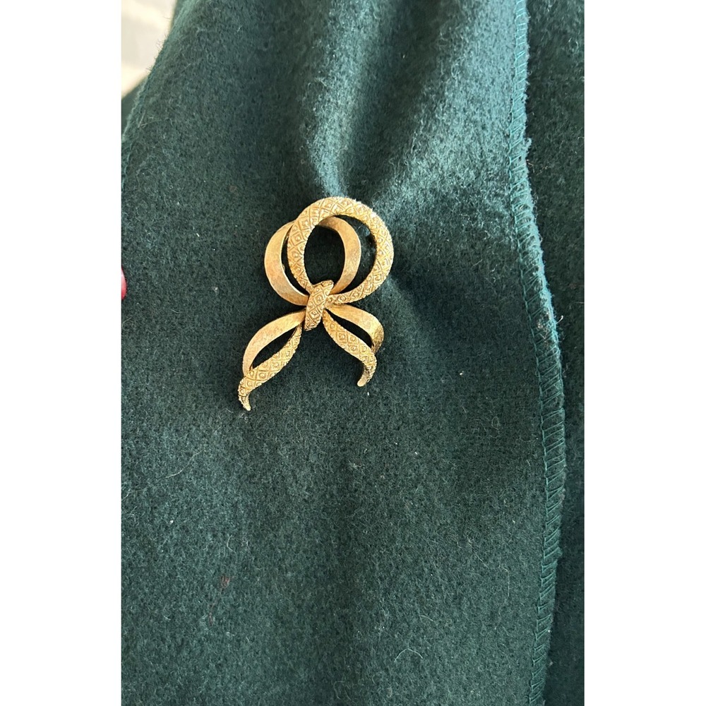 70s Monet Large Modern Ribbon Bow Brooch Pin Textured Gold Tone Statement VGUC